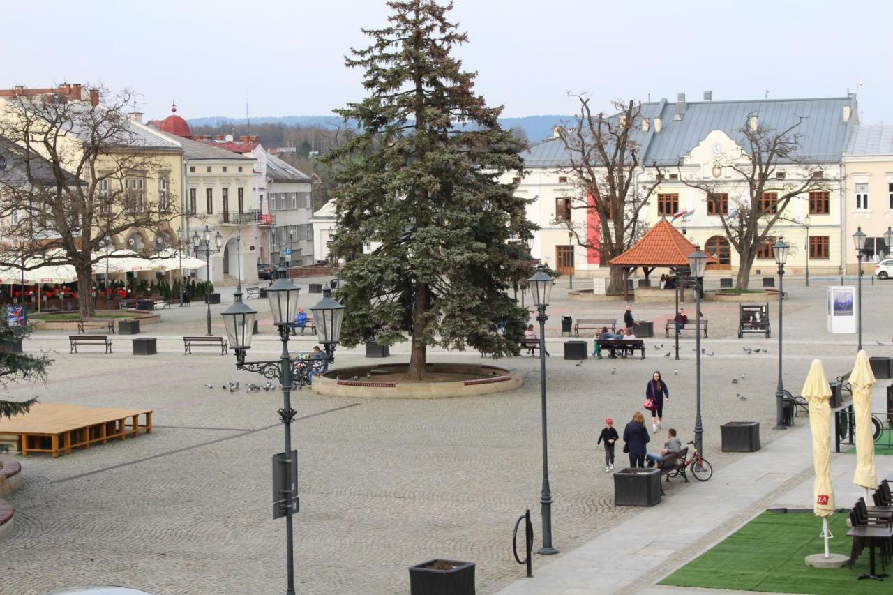 Apartament City, Clock Кросно Екстериор снимка