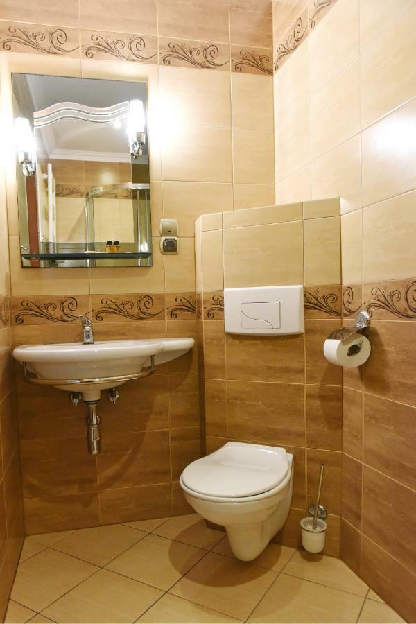 Apartament City, Clock Кросно Екстериор снимка