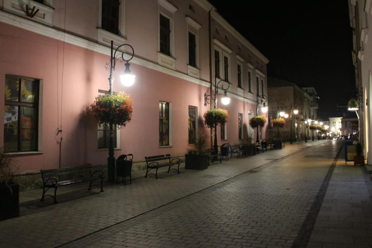 Apartament City, Clock Кросно Екстериор снимка